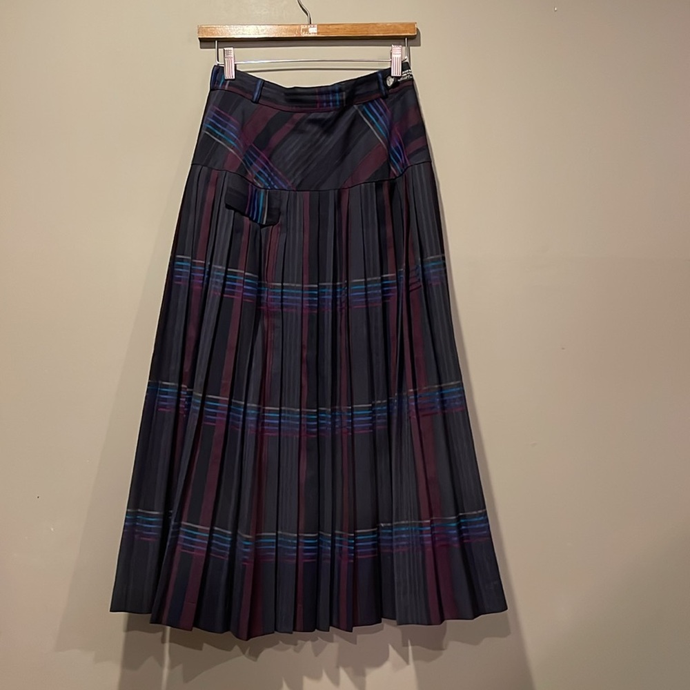 Jeremy Scott, US 4/6, 100% virgin wool,pleated tartan, flat waist. EUC.
